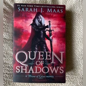 Queen of Shadows Paperback Book - by Sarah J Maas